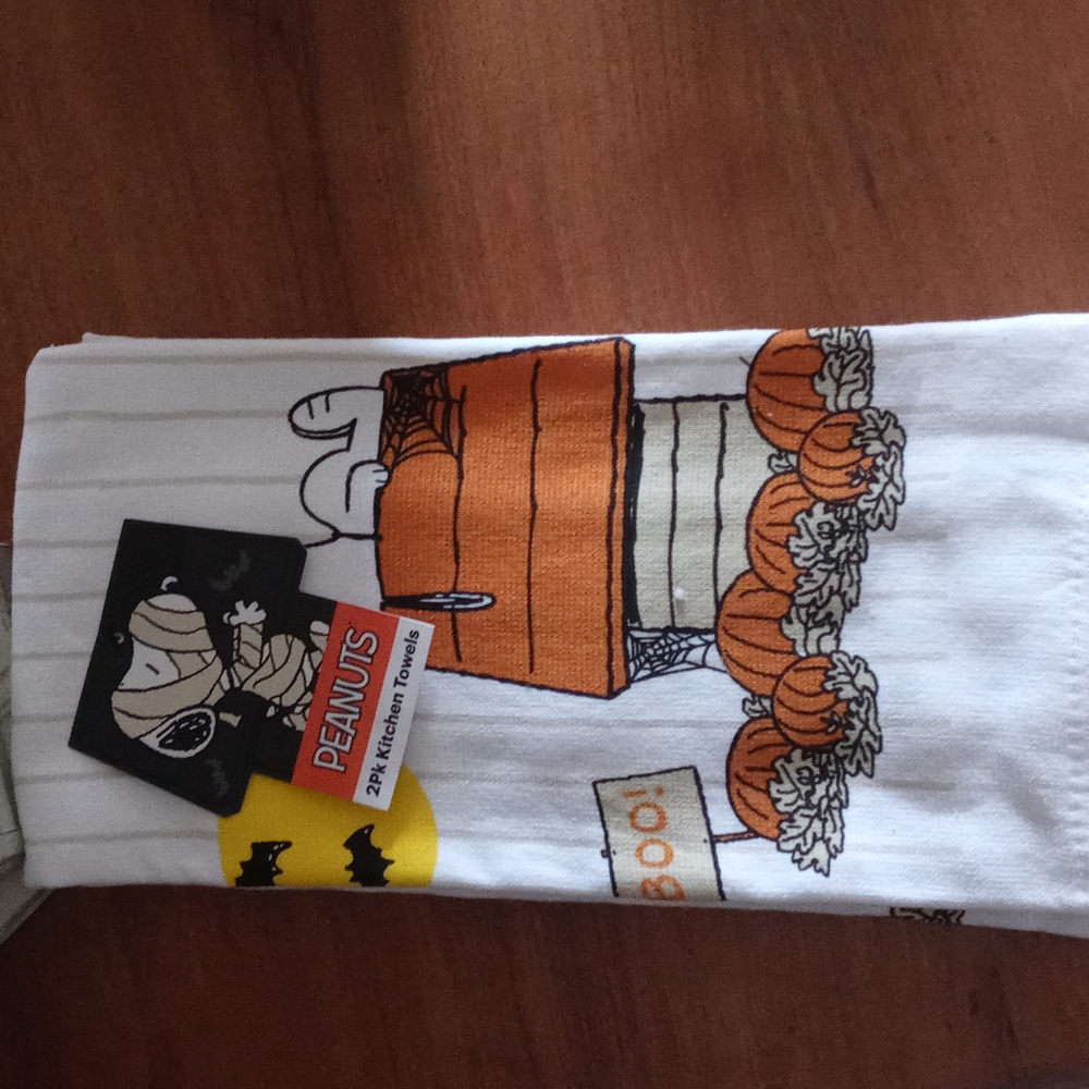 Snoopy Halloween kitchen towels